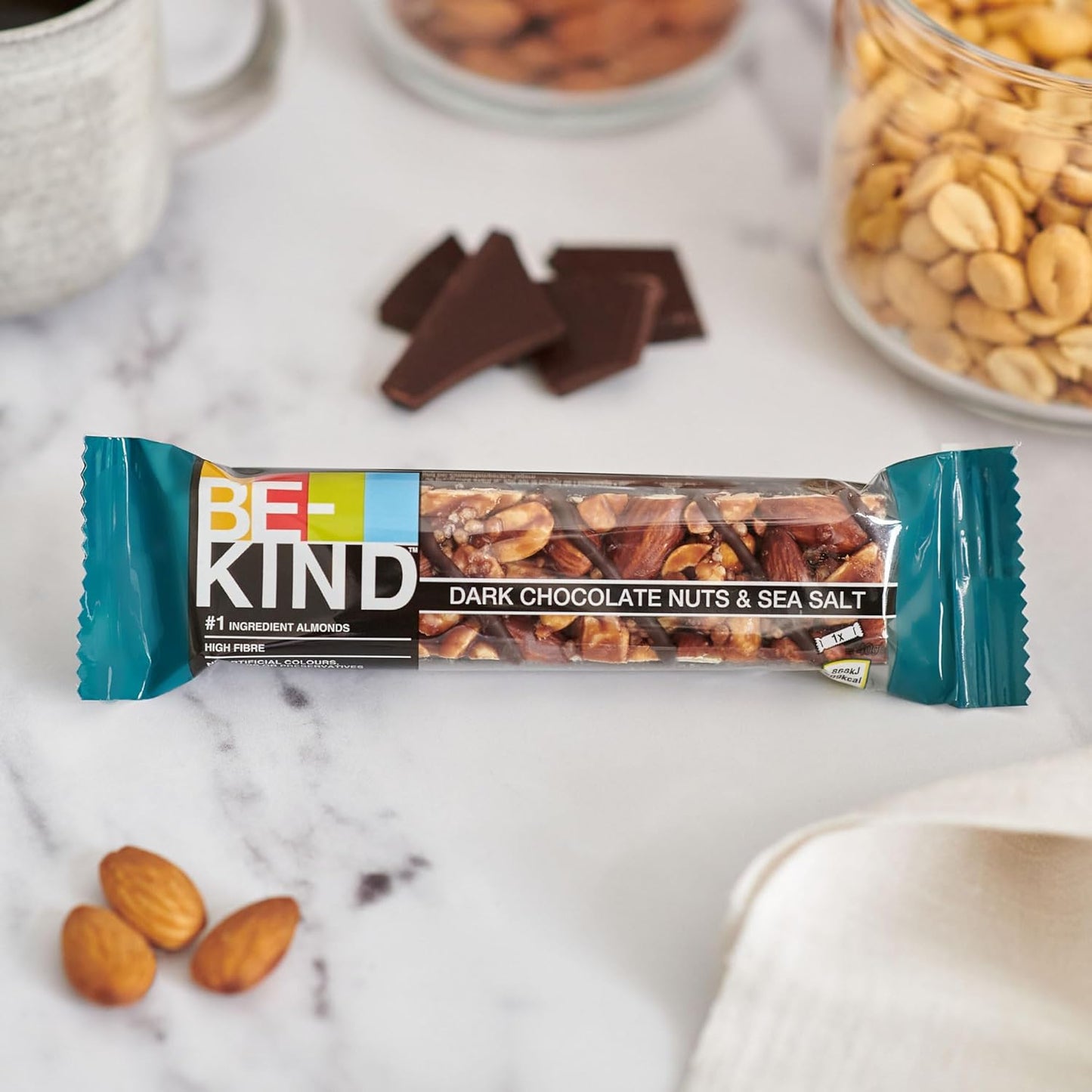 بي كايند - شوكولاتة داكنة بالمكسرات وملح البحر - عبوة من 12 قطعة × 40 غرام