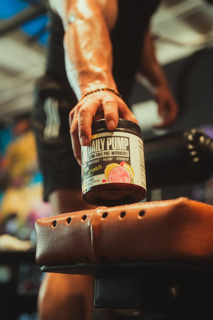 Arms Race Nutrition | RNA | Daily Pump مكمل غذائي قبل التمرين خالٍ من المنبهات (20 حصة، بنكهة الليمون الوردي)